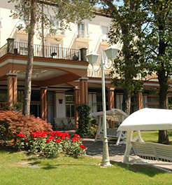 La spendida entrata dell'Hotel Excelsior Terme ad Abano Terme